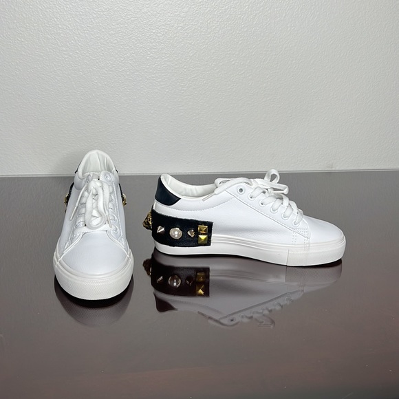 Monarchy lion studded sneakers - Picture 2 of 7